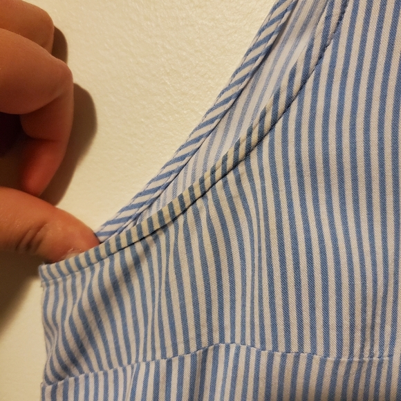 Sleeveless Blouse - Picture 3 of 6